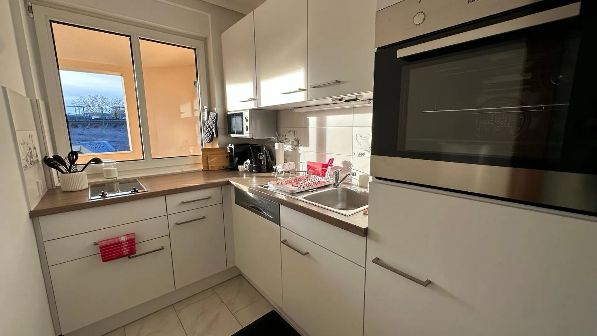 Bright & Stylish Apartment In Vienna - Newly Renovated, City Center Easy To Reach Österrike
